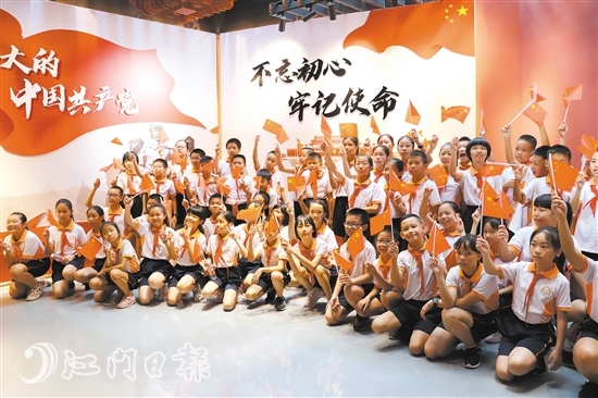 鶴山市革命烈士紀(jì)念館已成為中小學(xué)校組織開(kāi)展主題教育活動(dòng)的重要陣地。