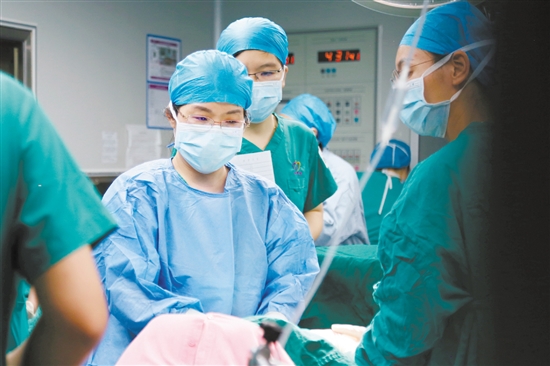 目前，江門市婦幼保健院能夠成熟開(kāi)展多項(xiàng)四級(jí)高難度手術(shù)。