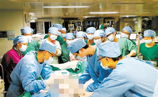 江門市首例應用VV-ECMO救治重癥肺炎患者。