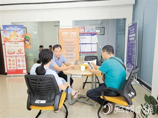 近期營(yíng)業(yè)部新開戶數(shù)量激增，客戶咨詢也普遍增加。