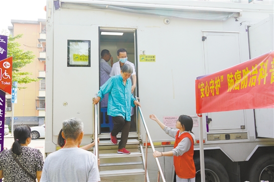 本次活動(dòng)免費(fèi)提供胸部CT篩查。