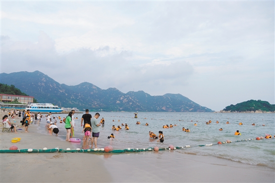 國慶假期，臺山濱海旅游火熱。