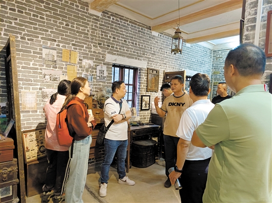 倉東遺產教育基地成為人們了解僑鄉(xiāng)歷史文化的一個平臺，經常有人來這里參觀學習。