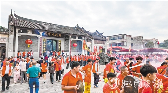 2024年首屆羅氏貴系良溪薈活動現(xiàn)場人聲鼎沸，洋溢著團聚的喜慶。