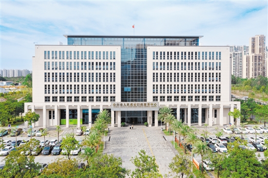 2023年，臺山市人民政府行政服務(wù)中心綜合窗口累計辦件量超56萬宗。