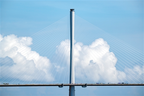 “身材”纖細(xì)、亭亭玉立的海上“小蠻腰”。