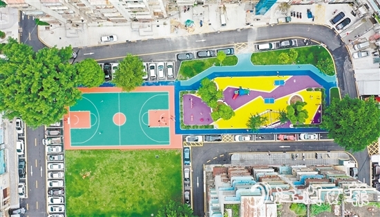 改造后的麗苑社區(qū)環(huán)境更好了，居民健身、娛樂有了更多“選項”。