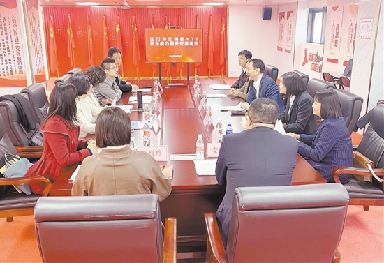 與會(huì)者進(jìn)行深入交流。