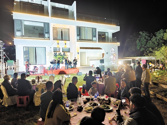 港樂專題音樂會(huì)讓香港、澳門游客大呼過癮。