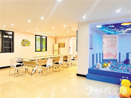 中福社區(qū)舉辦紙傘手繪課堂活動(dòng)，豐富居民日常生活。