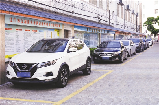 用積分鼓勵村民共同維護美好幸福家園，用制度規(guī)范村民的日常行為。不管是本村人還是外來人，都自覺將車輛停放在劃定的車位上。