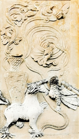 白沙鎮(zhèn)龍安村水泥雕是臺山華僑建筑的一大特色。