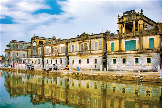 白沙鎮(zhèn)墨林村倒映水中，美麗如畫。