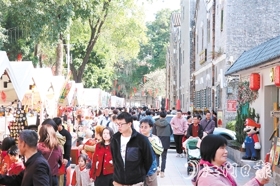 “江門有喜”茶飲咖啡年貨生活節(jié)集市在啟明里熱鬧“開擺”。