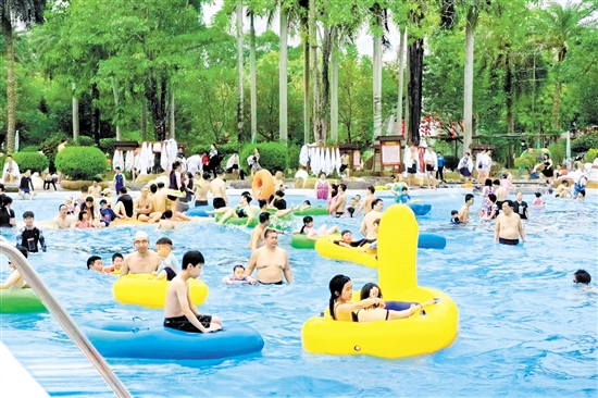 恩平各大溫泉景區(qū)讓游客度過(guò)一個(gè)溫暖的春節(jié)。