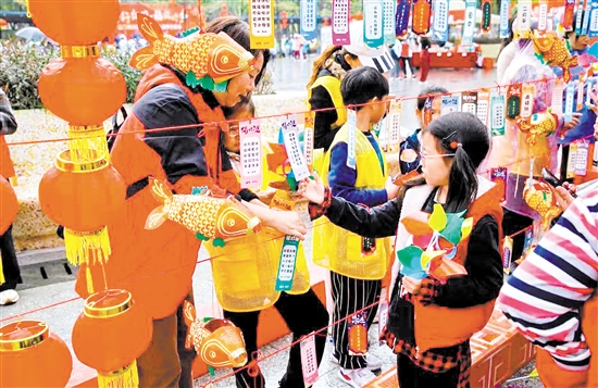 我市在活動現(xiàn)場融入非遺等文化元素，致力讓每一位參與者都能在行走中感受文化魅力。江海區(qū)委宣傳部供圖