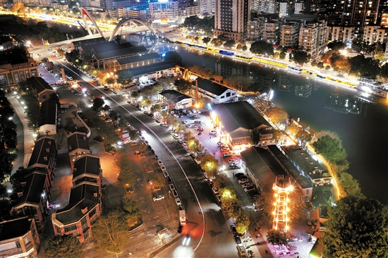 江門船廠1954文化創(chuàng)意園吸引了各地游客。