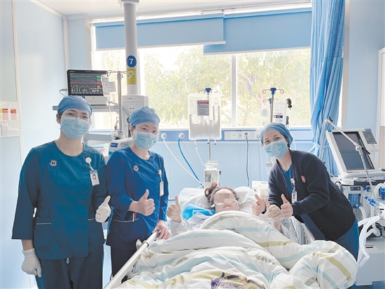 患者順利撤離ECMO，并為醫(yī)護人員點贊。