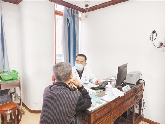 中醫(yī)運(yùn)用望聞問切進(jìn)行診療。