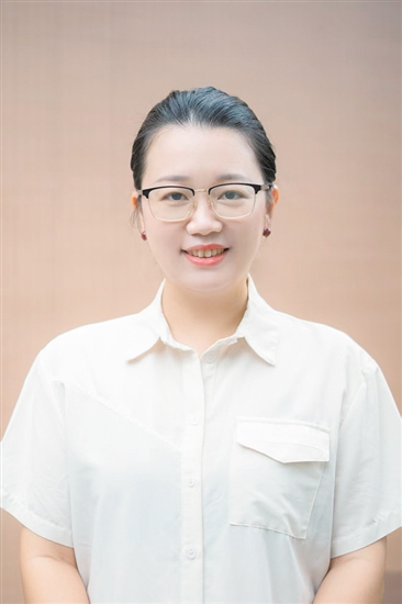 海外歸國創(chuàng)業(yè)華人青年、草坪里祠唐咖啡