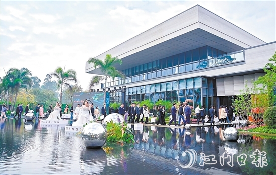 春節(jié)期間，蓬江區(qū)樓市火熱，不少人趁著假期到各大樓盤(pán)實(shí)地了解市況。