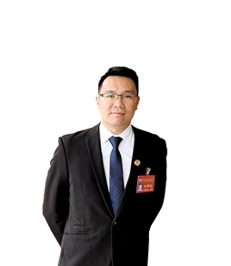 開平市政協(xié)委員、民盟開平市委員會專職副主委張偉津