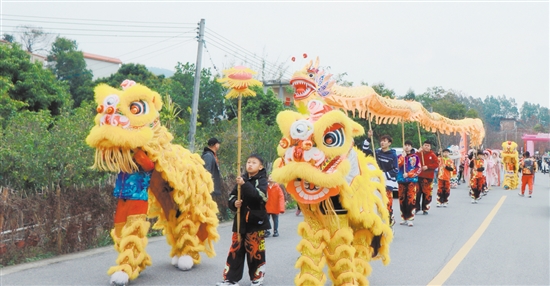 本次嘉年華包括金龍、醒獅、“花仙子”巡游等活動(dòng)內(nèi)容。