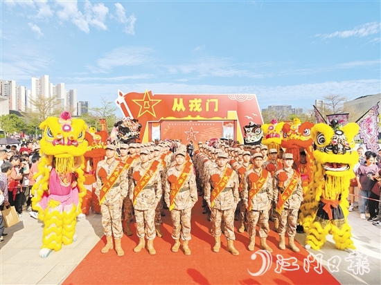 鶴山入伍新兵展現(xiàn)良好精神風(fēng)貌。