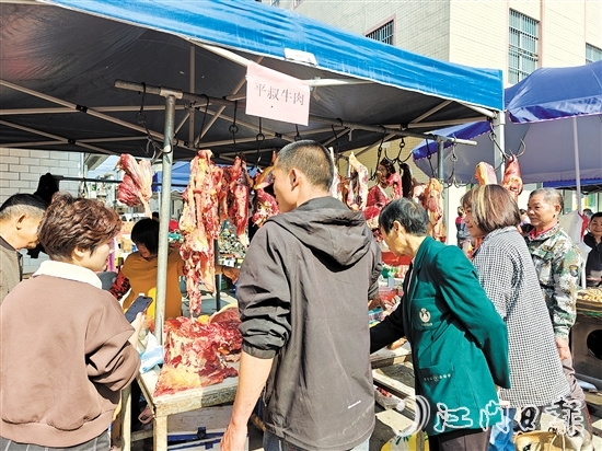 那吉鎮(zhèn)舉辦圩日活動，有效推動“圩日經(jīng)濟”發(fā)展。