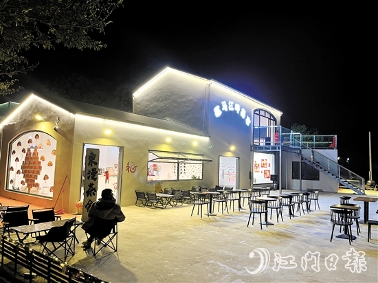 歇馬江畔集市由村集體廢舊物業(yè)改建而成，成為村中的“打卡點”。