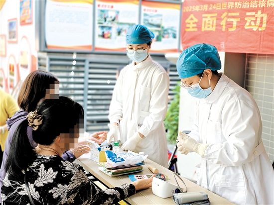 當(dāng)天還開(kāi)展了便民服務(wù)活動(dòng)。