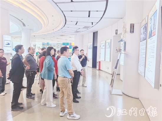 考察團一行參觀恩平泉林飛行主題館。