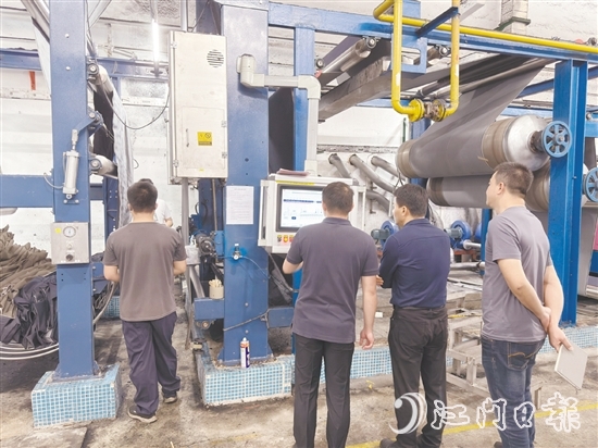 專家團(tuán)隊調(diào)研企業(yè)用能情況。 專家團(tuán)隊調(diào)研企業(yè)用能情況。