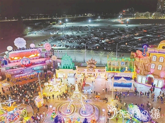 開平構(gòu)建多層級(jí)景區(qū)景點(diǎn)集群，農(nóng)文旅融合發(fā)展聯(lián)農(nóng)帶農(nóng)成效明顯。圖為“夢(mèng)回開平·僑海華韻”夜經(jīng)濟(jì)項(xiàng)目。