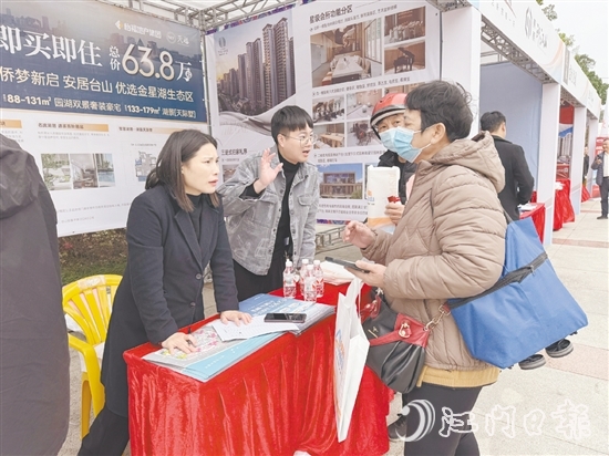 來(lái)自臺(tái)山全市的23家房企攜25個(gè)樓盤亮相，帶來(lái)了實(shí)實(shí)在在的購(gòu)房?jī)?yōu)惠。