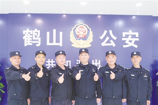 徐敬陽、冼富強、蘇慶平、王國華、麥定權、姚金南（從左至右）在一線發(fā)光發(fā)熱。