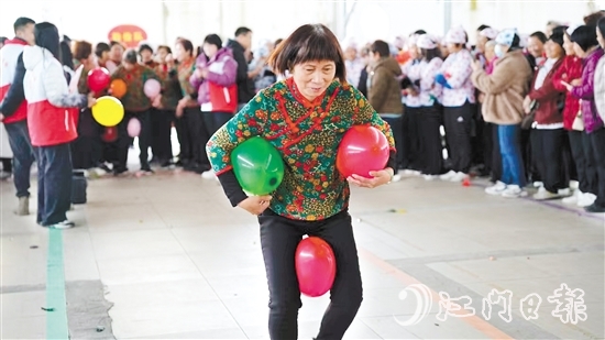 漁工姐妹熱情高漲，全身心投入到比賽中。