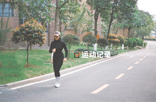 阿鈺跑步注重正確姿勢和持續(xù)堅持。