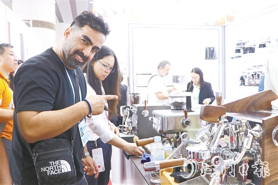 江門市美茲智能科技有限公司生產(chǎn)的咖啡機備受客商青睞。