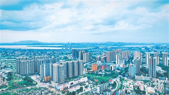 鶴山擁有廣闊的發(fā)展空間、扎實的產(chǎn)業(yè)基礎(chǔ)和良好的發(fā)展勢頭。圖為鶴山城區(qū)。