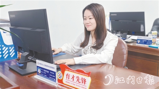 “人社先鋒”亮牌，發(fā)揮示范效應(yīng)。