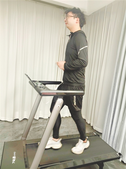 小張為減重制定了詳細(xì)的運(yùn)動(dòng)和飲食計(jì)劃。