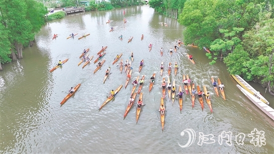 單人龍虱賽開(kāi)賽，選手們競(jìng)逐“水上馬拉松”。