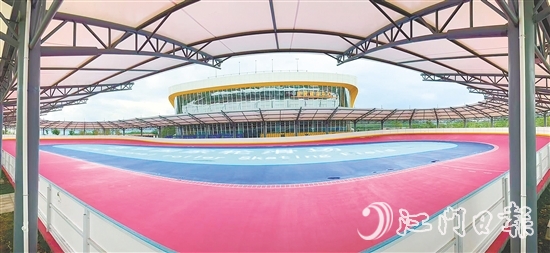 體育公園板塊內(nèi)設(shè)高標(biāo)準(zhǔn)200米輪滑場(chǎng)、1200平方米碗池滑板場(chǎng)、1500平方米街式滑板場(chǎng)，均達(dá)到國(guó)家級(jí)輪滑和滑板項(xiàng)目比賽場(chǎng)地標(biāo)準(zhǔn)。