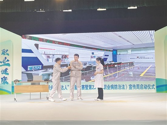 比賽現(xiàn)場(chǎng)，選手展示自己的技能。