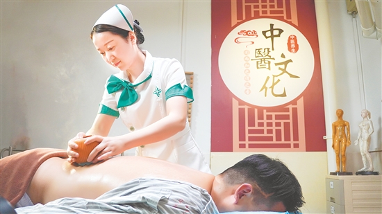 越來越多的人通過中醫(yī)調(diào)理來管理體重。