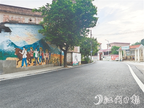 粉洞村升級(jí)改造村道，進(jìn)一步優(yōu)化村莊人居環(huán)境。