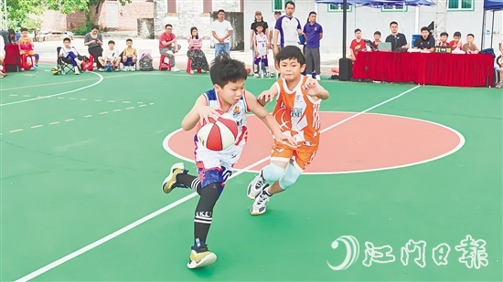 比賽現(xiàn)場(chǎng)上演精彩對(duì)決。