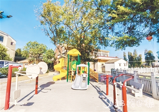 張良邊村爭取上級資源，為村組增設(shè)健身運(yùn)動器材和兒童娛樂設(shè)施。