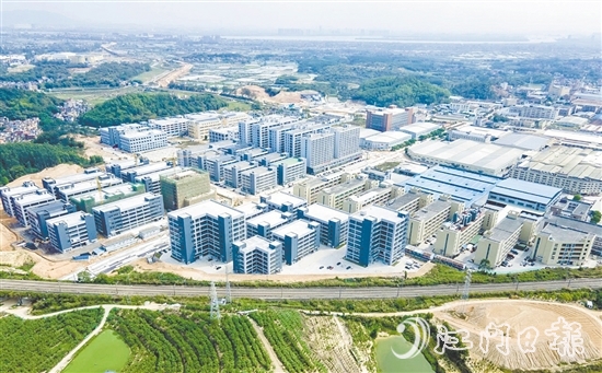 日前，古勞萬洋眾創(chuàng)城三期項目舉行“拿地即動工”啟動儀式。圖為古勞萬洋眾創(chuàng)城二期建成項目。